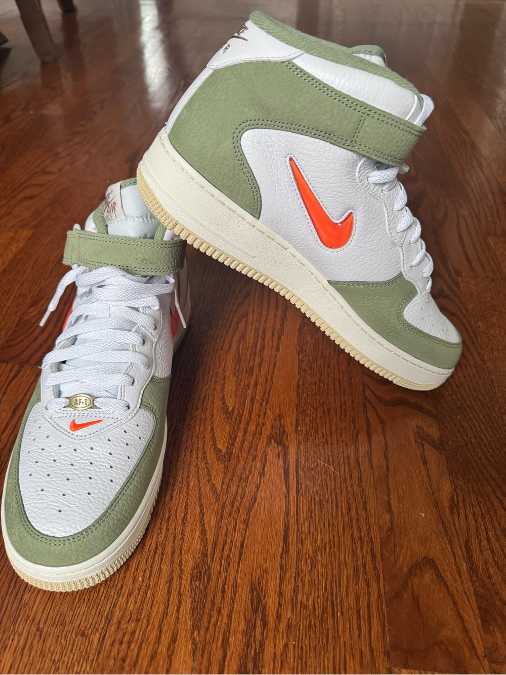 BRAND NEW!!! Men’s Nike Air Force 1 Mid-Top Sneakers Size 11